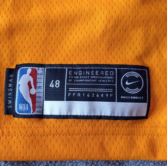 Donovan Mitchell Jersey - Picture 3 of 4